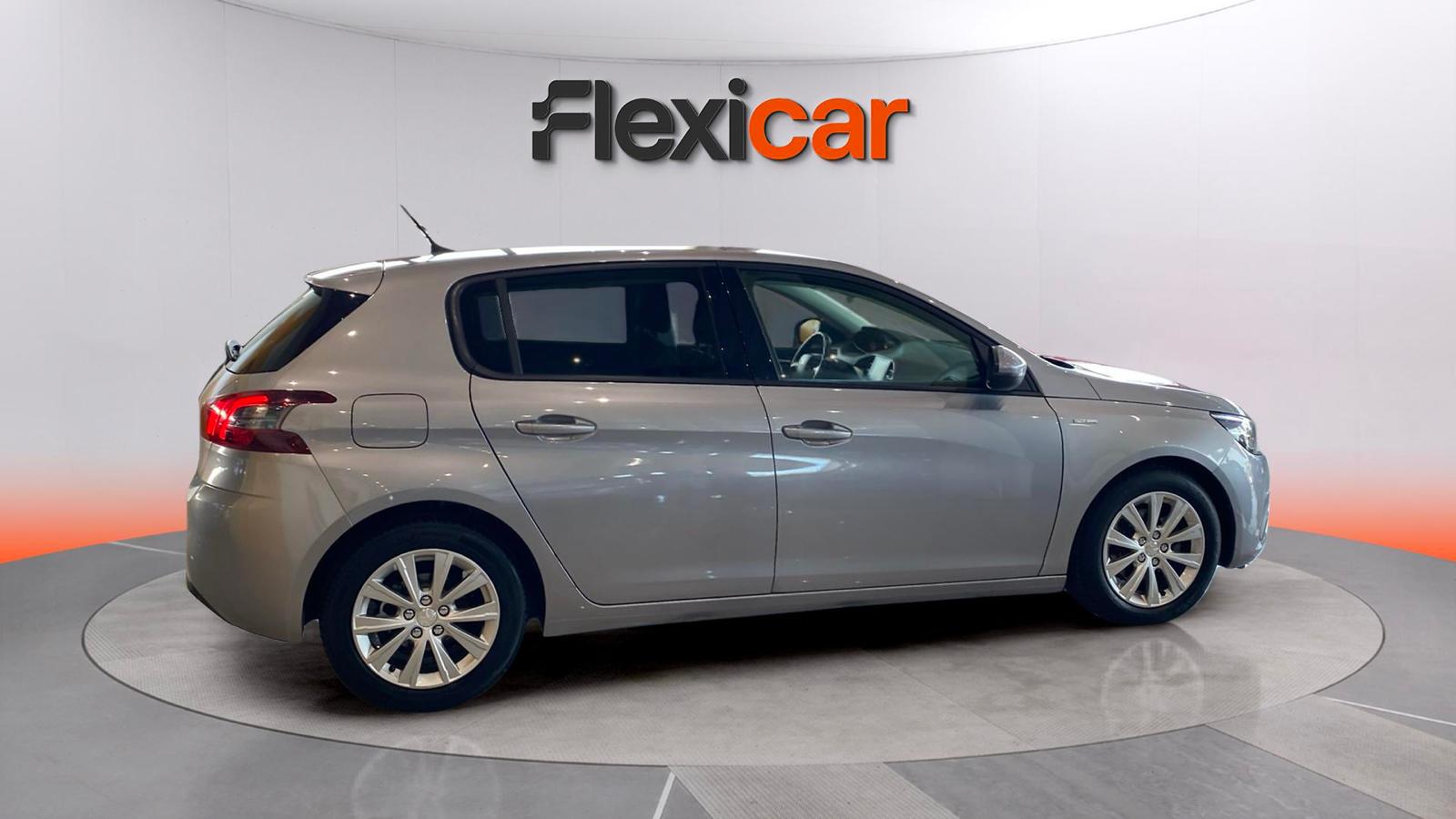 https://cdn-flexicar.caraffinity.it/public_appraisal_images_pro/images/stock/183251/aUgRmcwKUo__WhatsApp Image 2025-10-02 at 17.41.07 (12).jpeg